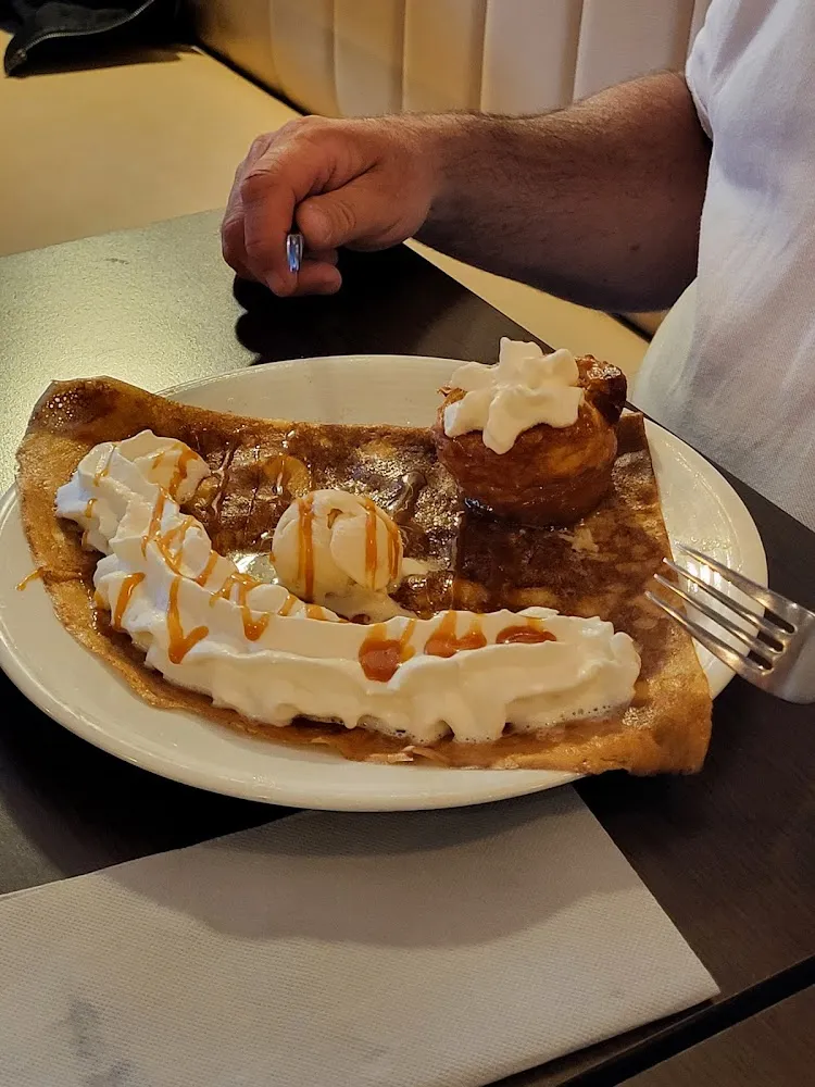 Crêpe Caramel Beurre Salé Chantilly Et Kouin Aman